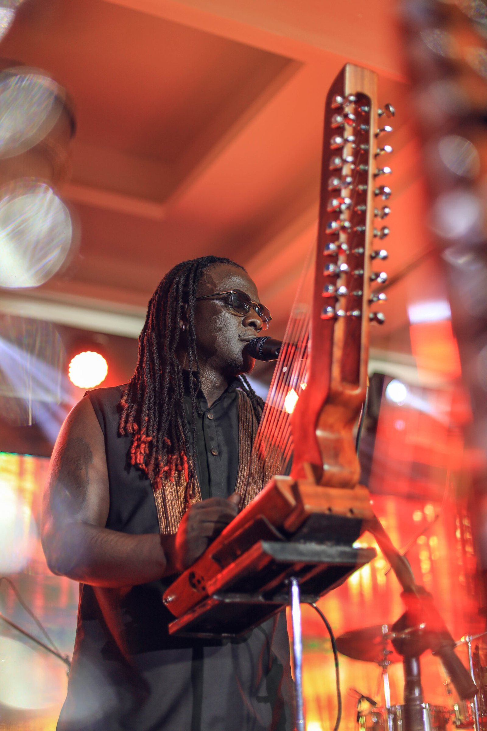 Melodies of the Janzi instrument